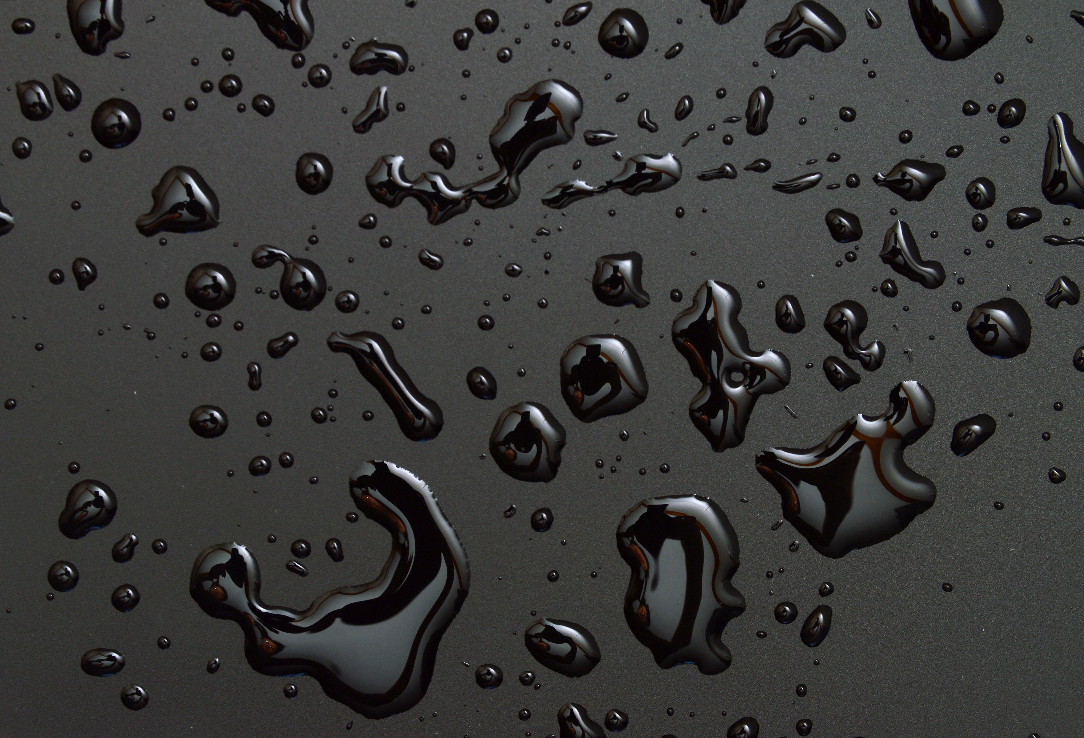 black-liquid-droplets-on-a-matte-dark-surface-2026-03-26-07-19-27-utc.jpg